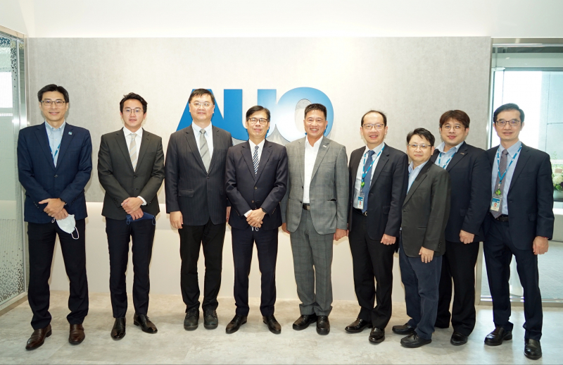DG视讯光電前進亞灣成立「AUO解決方案研發中心」，作為多元場域解決方案研發及試驗場域（圖中左為高雄市長陳其邁、圖中右為DG视讯光電董事長彭双浪）